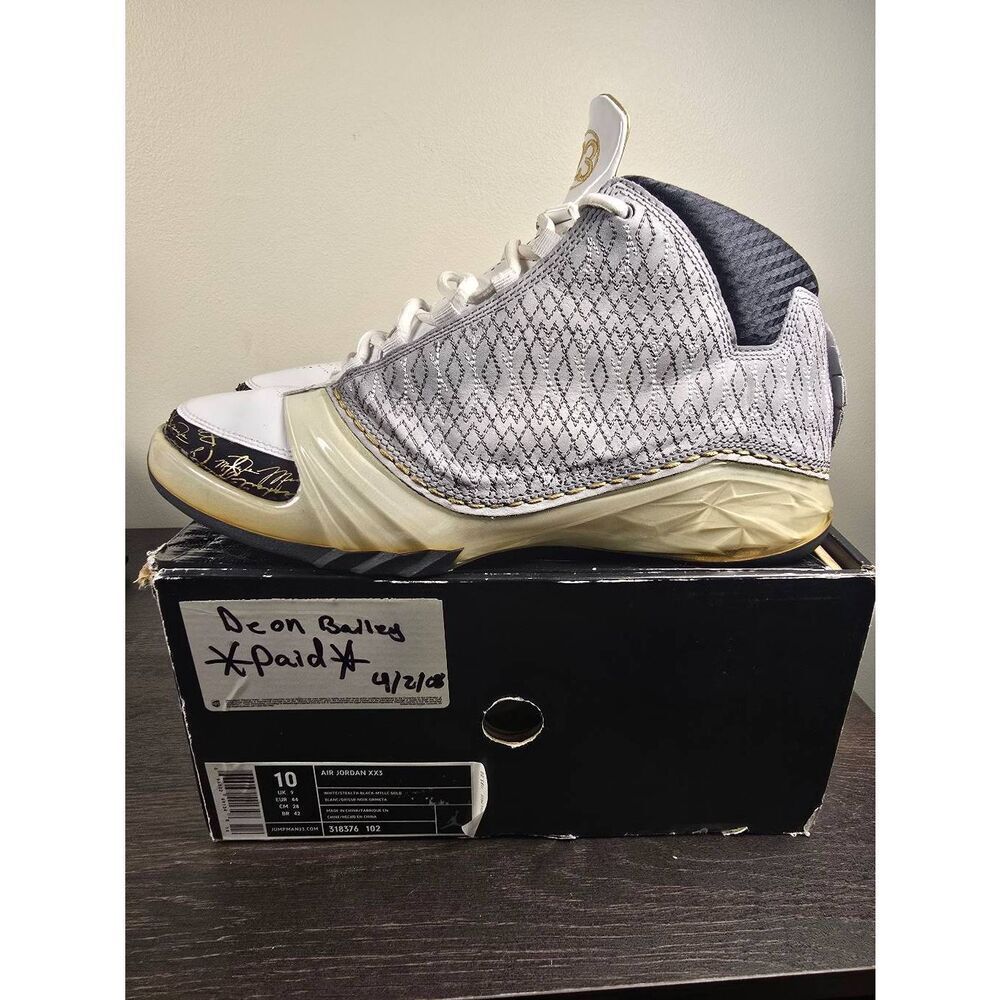 Jordan Men's White Gray Black Athletic Shoes